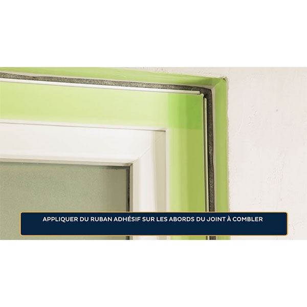 Appliquer du ruban adhésif autour du joint à combler