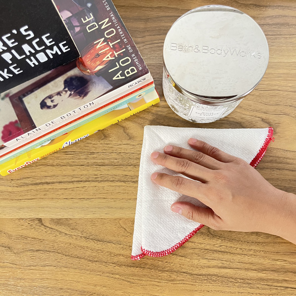 Bostik DIY PH How to Keep Flowers in Place with Blu-Tack Step 2