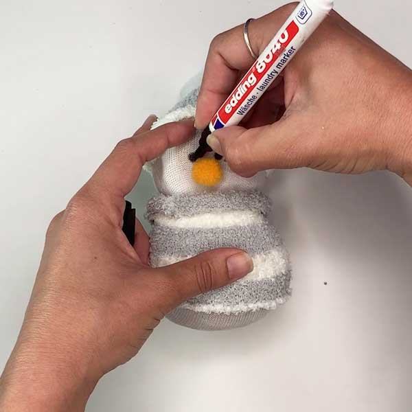 Bostik DIY South Africa Tutorial Snowman step 6