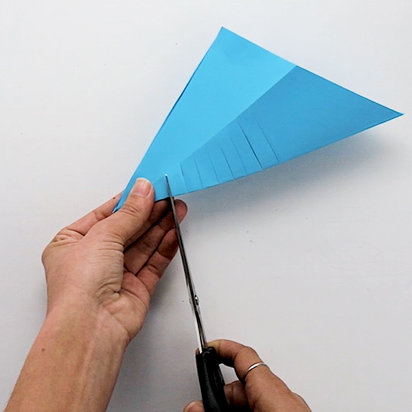 Bostik DIY South Africa Tutorial Paper Shark step 4