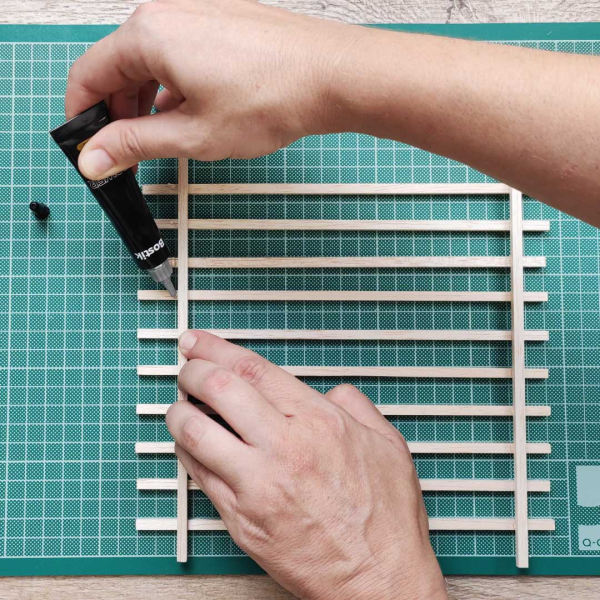 Bostik DIY Greece tutorial doll  house step 9