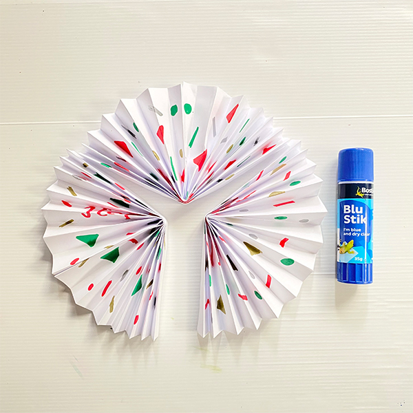 Bostik DIY Australia Christmas Party Fan Step 5