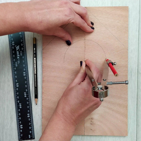 Bostik DIY Greece Tutorial BirdFeeder Image 1080x1080 02