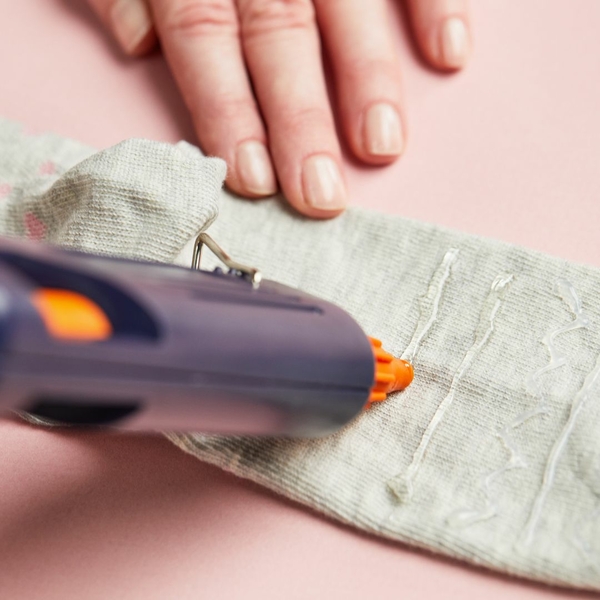 DIY Bostik UK Repair & Assembly - DIY Hot Melt Glue Gun application 4