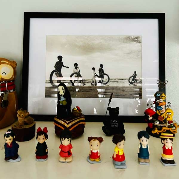 Bostik DIY Philippines tutorial Shelf Display with Blu Tack step 4